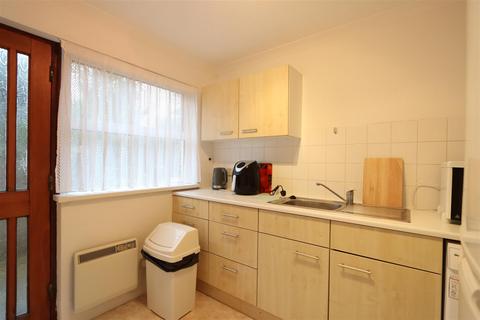 1 bedroom apartment to rent, Le Mont Pinel, Jersey JE2