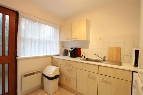 1 bedroom apartment to rent, Le Mont Pinel, Jersey JE2