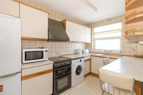 2 bedroom flat to rent, Brighton Road, Lancing