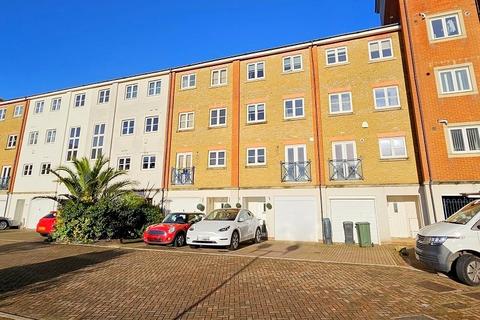 5 bedroom townhouse to rent, Dominica Court, Eastbourne, East Sussex. BN23 5TR