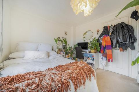 10 Cypress Gardens, London, SE4 2FB