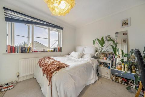 10 Cypress Gardens, London, SE4 2FB