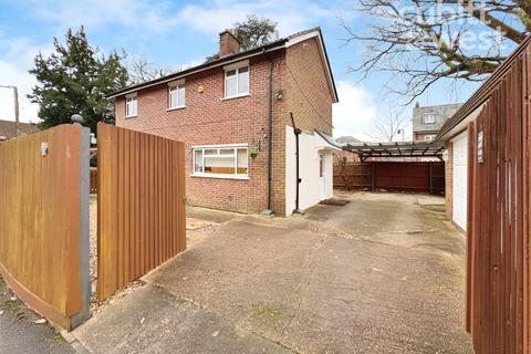 3 bedroom detached house to rent, St. Wilfrids Way, Crawley, RH11