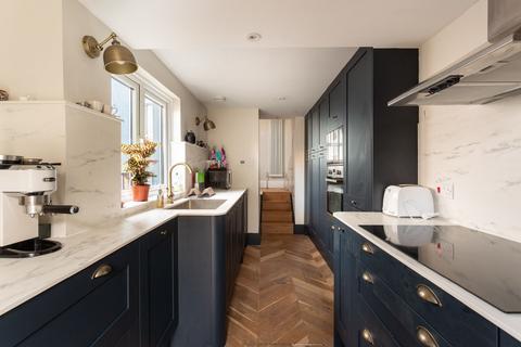 3 bedroom terraced house for sale, Lynton Street, Brighton