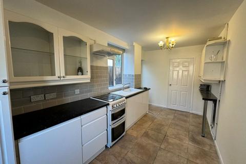 3 bedroom semi-detached house to rent, Suffield Road, Hp11