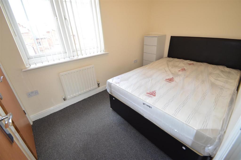 165 Chorlton - Bed 2.JPG