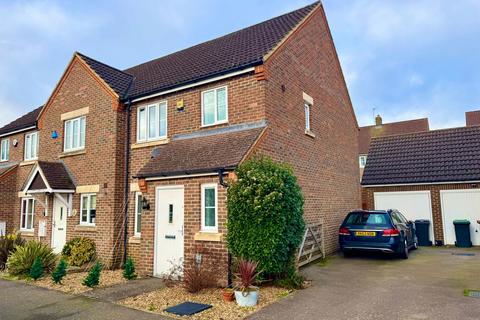 3 bedroom semi-detached house to rent, Peacock Road, Bedford MK43