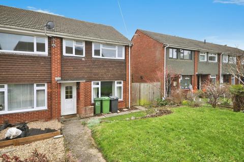 3 bedroom end of terrace house to rent, Addison Close, Exeter, EX4 1SJ