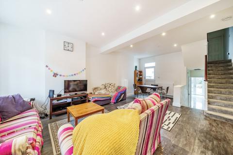 4 bedroom house to rent, Hambro Road Streatham SW16