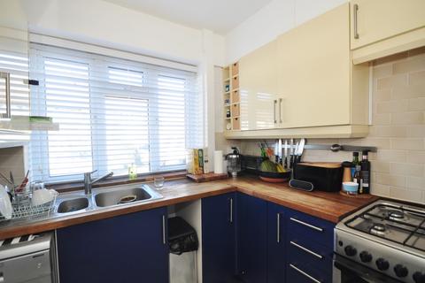 2 bedroom terraced house to rent, Marlborough Road Dorking RH4