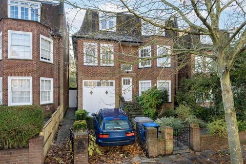 3 bedroom flat for sale, Dartmouth Road, London NW2