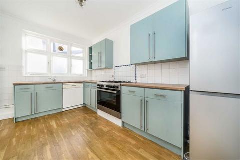 3 bedroom flat for sale, Dartmouth Road, London NW2