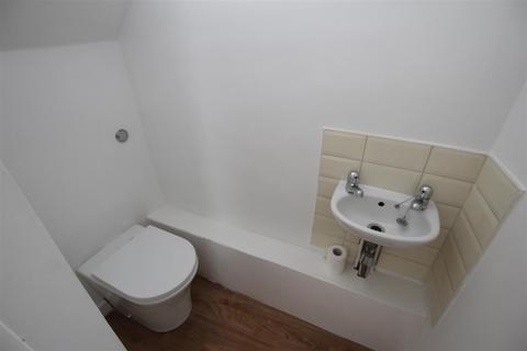 3 bedroom cottage to rent, Blackburn Road, Bolton BL7