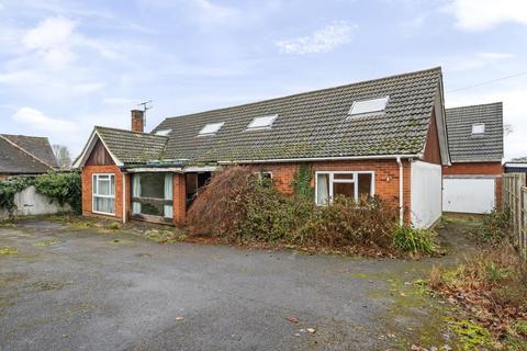 6 bedroom detached bungalow for sale, Chartridge,  Buckinghamshire,  HP5