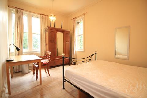 3 bedroom flat to rent, Burns Street, Nottingham NG7