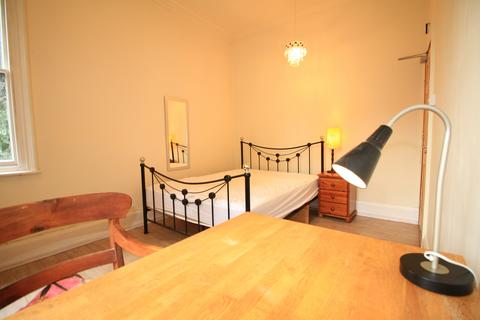 3 bedroom flat to rent, Burns Street, Nottingham NG7