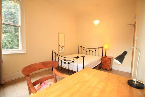 3 bedroom flat to rent, Burns Street, Nottingham NG7