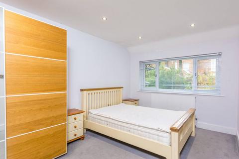 3 bedroom flat for sale, Glentham Road, Barnes, London, SW13