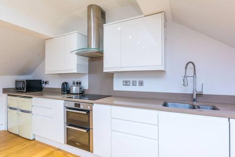 3 bedroom flat for sale, Glentham Road, Barnes, London, SW13