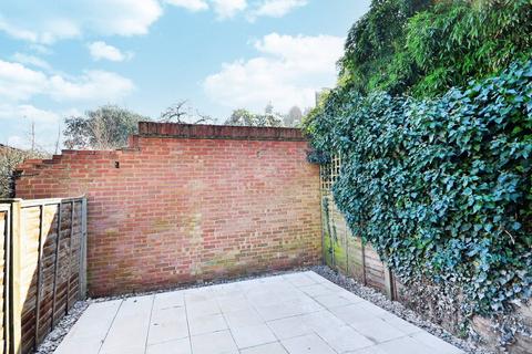 3 bedroom flat for sale, Glentham Road, Barnes, London, SW13