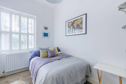 2 bedroom flat for sale, Devonshire Road, Colliers Wood, London, SW19