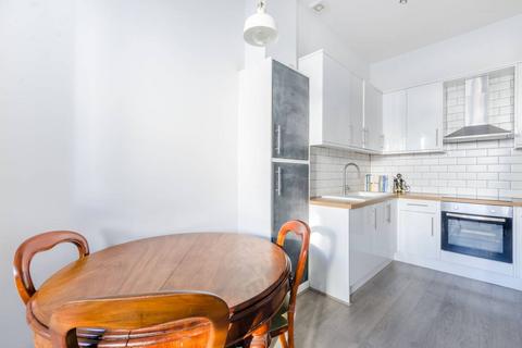 2 bedroom flat for sale, Devonshire Road, Colliers Wood, London, SW19