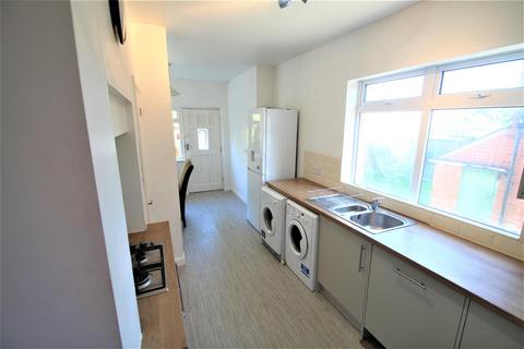 1 bedroom in a house share to rent, St Annes Road, Headingley, Leeds, LS6 3NY