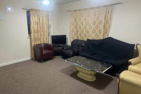 2 bedroom flat to rent, The Parklands, Dunstable LU5