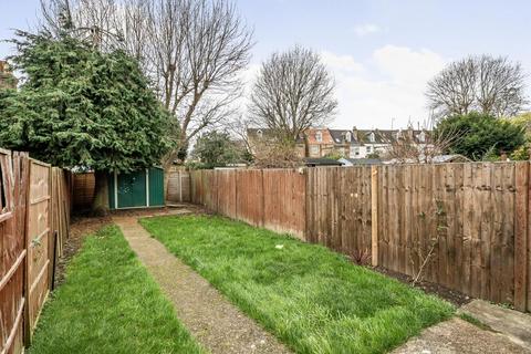 2 bedroom flat for sale, Holmesdale Close, South Norwood