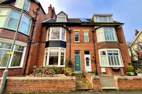 5 bedroom townhouse for sale, West Avenue, Filey