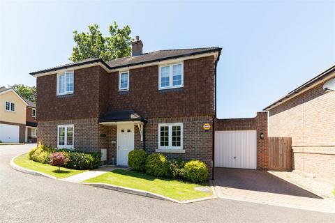 3 bedroom detached house to rent, Welcombes View, Coulsdon