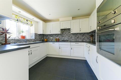 3 bedroom detached house to rent, Welcombes View, Coulsdon