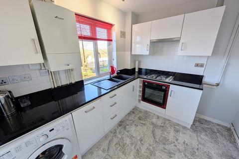 2 bedroom apartment to rent, Van-Dyke Close, Newport,