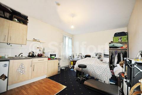 Studio to rent, Colney Hatch Lane, N10