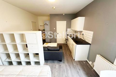 Studio to rent, Colney Hatch Lane, N10