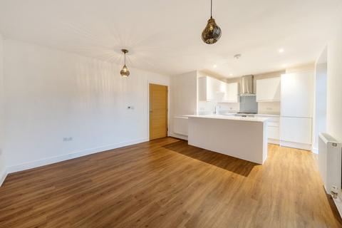 2 bedroom ground floor flat for sale, College Street, Petersfield, GU31