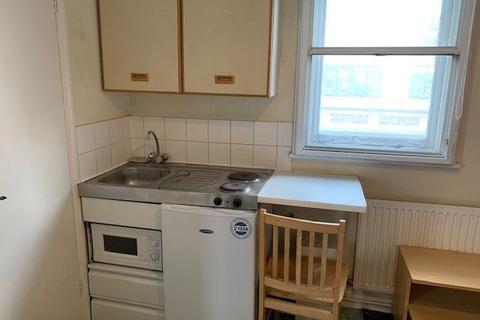 Studio to rent, High Street, Islington N1