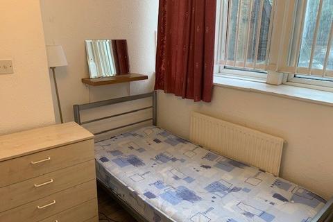 Studio to rent, Islington High Street, Islington N1