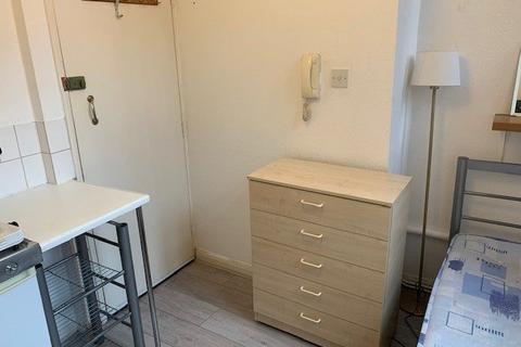 Studio to rent, Islington High Street, Islington N1