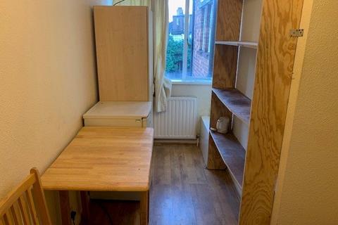 House share to rent, High Road, Whetstone N20