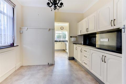 4 bedroom semi-detached house for sale, Evelyn Road, Worthing