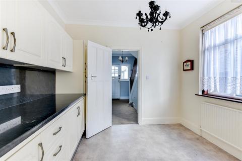 4 bedroom semi-detached house for sale, Evelyn Road, Worthing