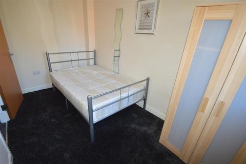 4 bedroom house to rent, Drayton Street, Manchester M15