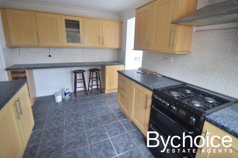 2 bedroom flat to rent, Queensway, Great Cornard