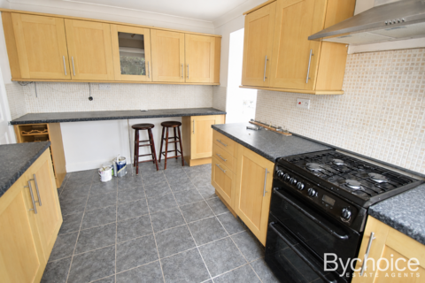 2 bedroom ground floor maisonette to rent, Queensway, Great Cornard