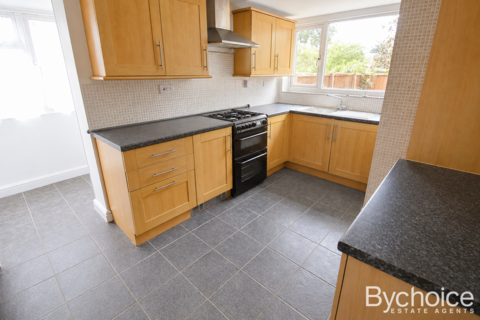 2 bedroom ground floor maisonette to rent, Queensway, Great Cornard