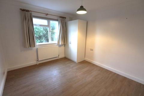 2 bedroom maisonette to rent, Meadway Close, Barnet EN5