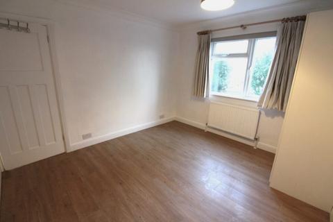 2 bedroom maisonette to rent, Meadway Close, Barnet EN5