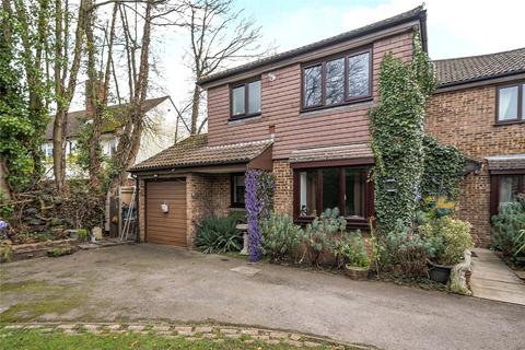 1 Countisbury Gardens, Addlestone, KT15 1RS