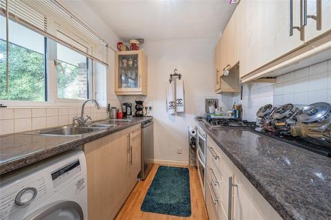 1 Countisbury Gardens, Addlestone, KT15 1RS